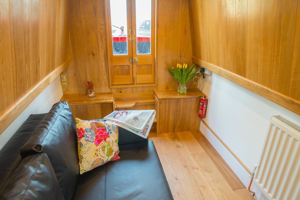 Отель Narrowboat Puzzle Или Экстерьер фото